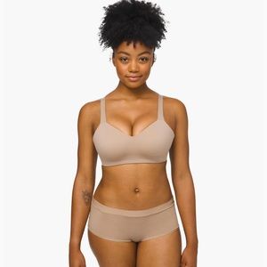 NWT Lululemon Hold True Wireless Bra 32DD